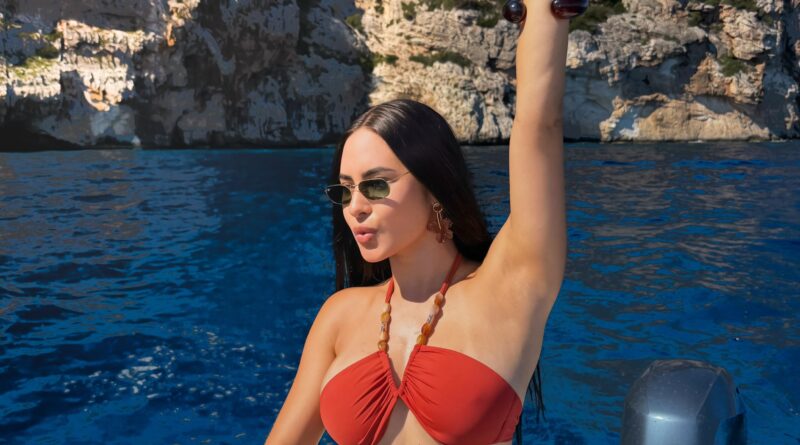 Isabelle Nogueira realiza sonho de infância na Itália: fotos de biquíni