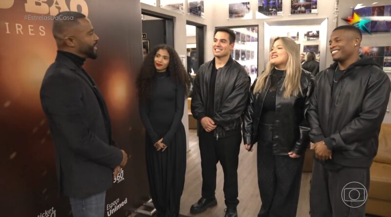 Participantes do Estrelas da Casa cantam com Alexandre Pires
